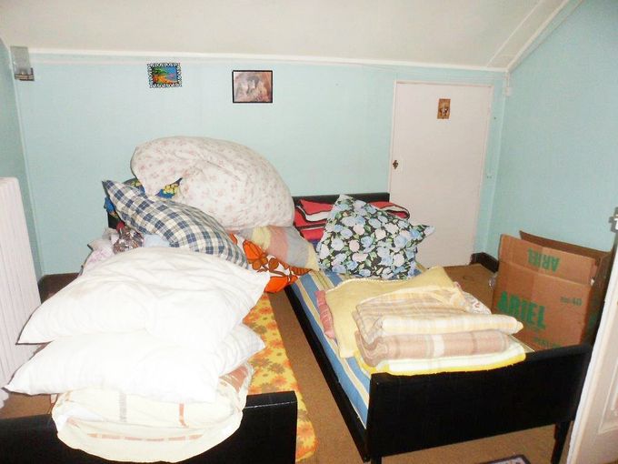 Une des chambres avant debarras