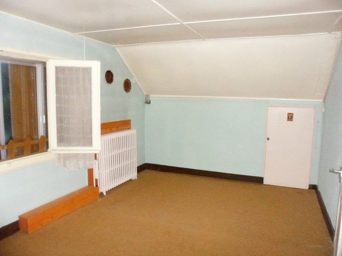 Maison à Pontarlier, Franche-Comté. Chambre après debarras